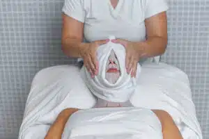 anti ageing facial in Phuket: Anti-aging facial with hot towel therapy.