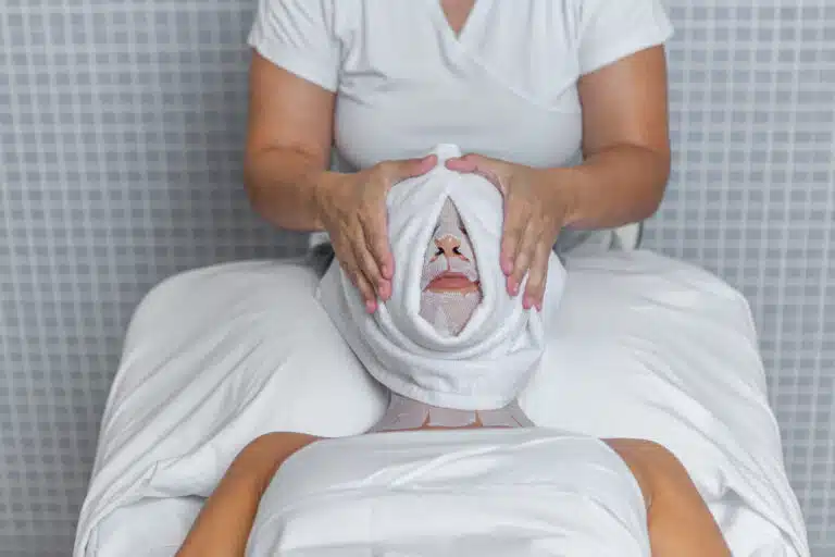 anti ageing facial in Phuket: Anti-aging facial with hot towel therapy.